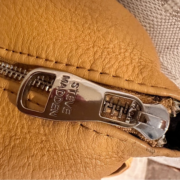 Steve Madden gold used bag - Picture 5 of 12